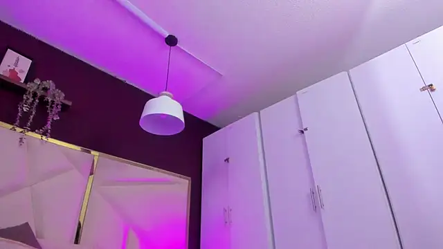 April bowie online show from 10-18-25, 11:11