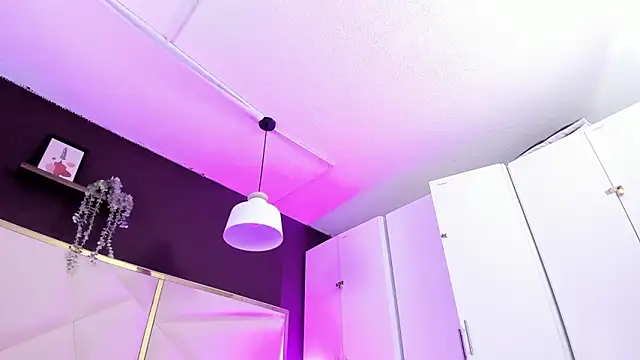 April bowie online show from 03-12-26, 12:33