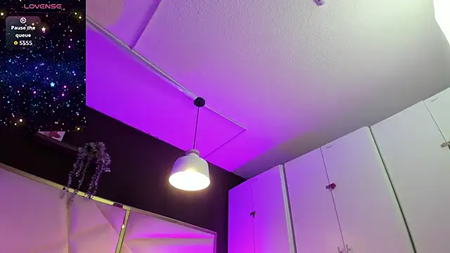 April bowie online show from 03-24-26, 11:48