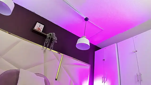 April bowie online show from 03-28-26, 11:43