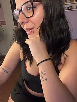 Snapshot of agoosvokk chatting on 02-14-26, 03:36 agoosvokk online show from 02-14-26, 03:36