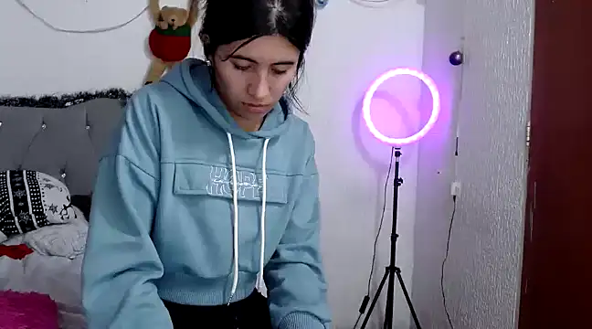 Snapshot of Yeimy_sweetf chatting on 12-05-24, 02:42 Yeimy sweetf online show from 12-05-24, 02:42