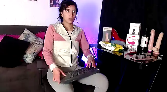 Snapshot of Yeimy_sweetf chatting on 01-29-25, 11:56 Yeimy sweetf online show from 01-29-25, 11:56