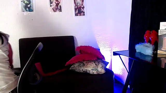 Snapshot of Yeimy_sweetf chatting on 01-31-25, 06:57 Yeimy sweetf online show from 01-31-25, 06:57