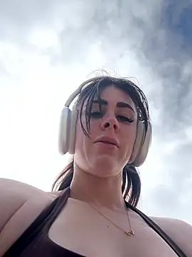 aus queen online show from 11-09-25, 02:10