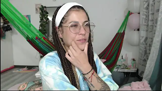 Snapshot of Hellen_dumont chatting on 05-14-26, 02:18 Hellen dumont online show from 05-14-26, 02:18