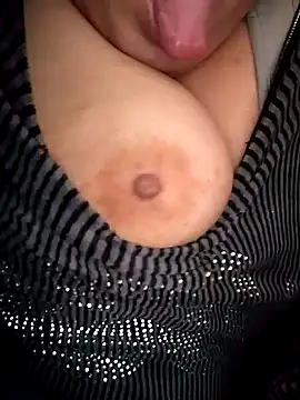 Snapshot of carmelasexy chatting on 11-25-25, 07:25 carmelasexy online show from 11-25-25, 07:25