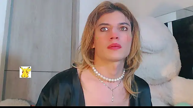 Snapshot of honey_skin chatting on 02-23-25, 07:11 honey skin online show from 02-23-25, 07:11