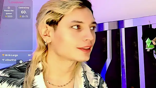 Snapshot of honey_skin chatting on 09-28-25, 04:56 honey skin online show from 09-28-25, 04:56