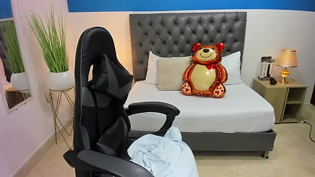 Snapshot of candy_summer28 chatting on 02-28-25, 07:25 candy summer28 online show from 02-28-25, 07:25