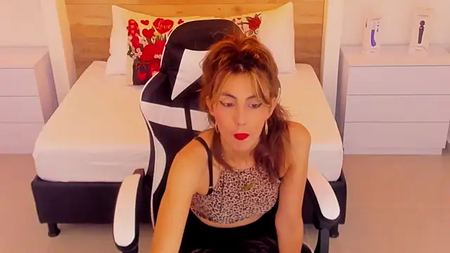 Snapshot of candy_summer28 chatting on 09-13-25, 07:13 candy summer28 online show from 09-13-25, 07:13