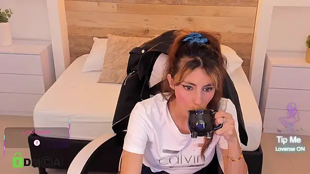 Snapshot of candy_summer28 chatting on 10-23-25, 07:12 candy summer28 online show from 10-23-25, 07:12