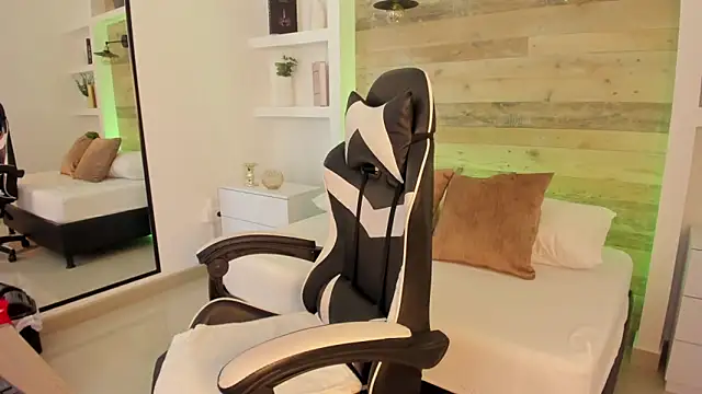 Snapshot of candy_summer28 chatting on 12-22-25, 07:22 candy summer28 online show from 12-22-25, 07:22