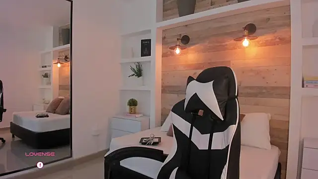 Snapshot of candy_summer28 chatting on 01-17-26, 07:28 candy summer28 online show from 01-17-26, 07:28