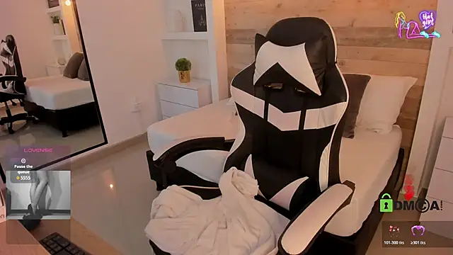 Snapshot of candy_summer28 chatting on 02-18-26, 07:32 candy summer28 online show from 02-18-26, 07:32