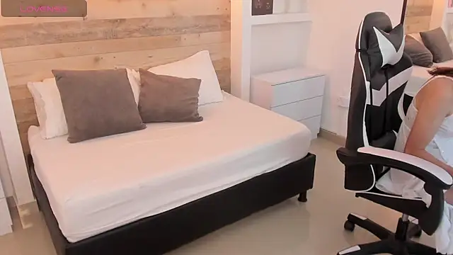 Snapshot of candy_summer28 chatting on 03-06-26, 07:32 candy summer28 online show from 03-06-26, 07:32