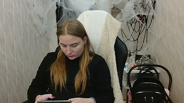 ElenaMaeer online show from 10-28-25, 11:36