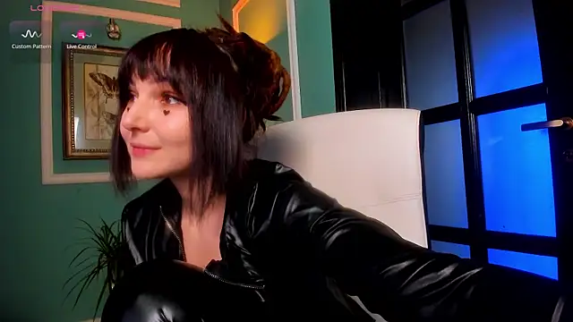 Snapshot of 1Munique chatting on 11-21-25, 01:43 1Munique online show from 11-21-25, 01:43