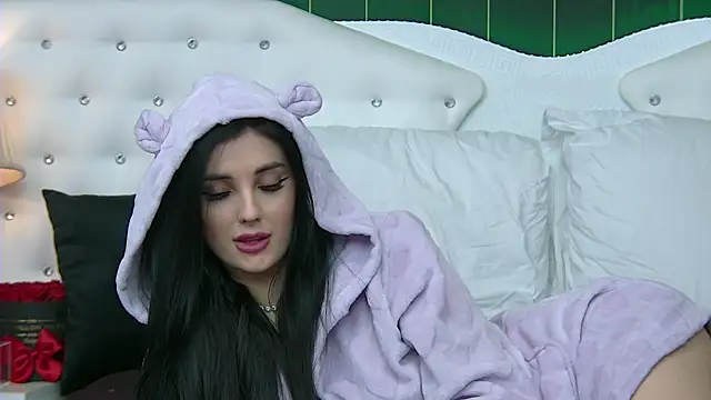 Snapshot of SophiaVilner chatting on 12-30-24, 01:26 SophiaVilner online show from 12-30-24, 01:26