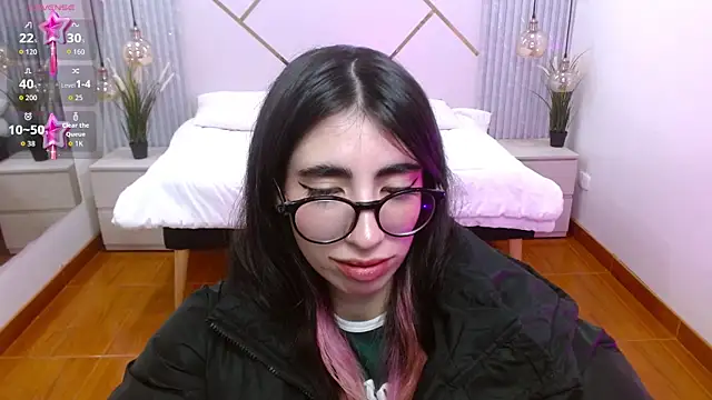 Snapshot of LenaRoses chatting on 11-12-25, 01:00 LenaRoses online show from 11-12-25, 01:00