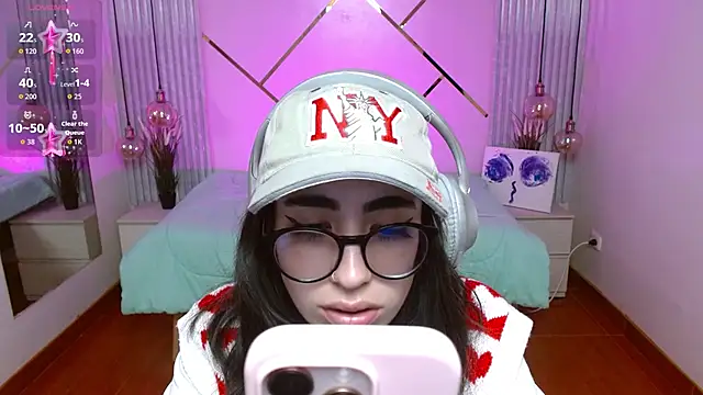 Snapshot of LenaRoses chatting on 01-14-26, 07:52 LenaRoses online show from 01-14-26, 07:52