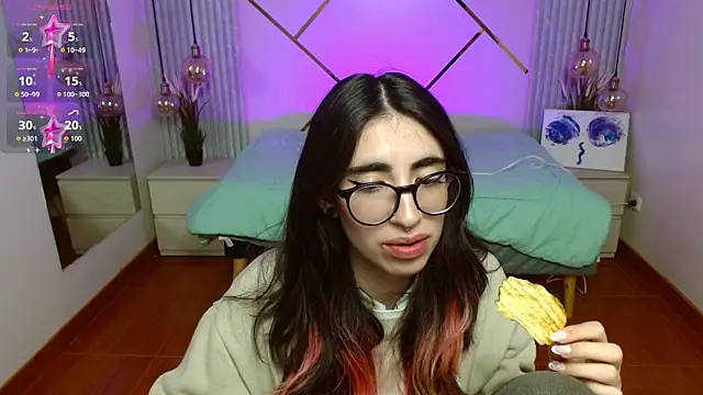 Snapshot of LenaRoses chatting on 02-24-26, 08:18 LenaRoses online show from 02-24-26, 08:18