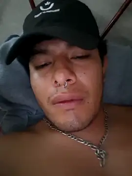 Snapshot of GusssHOT chatting on 09-23-25, 04:43 GusssHOT online show from 09-23-25, 04:43