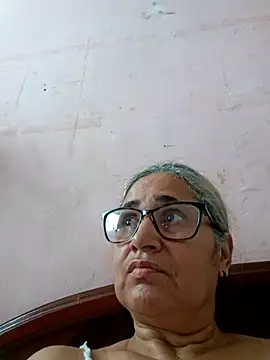  candi online show from 11-11-25, 01:22