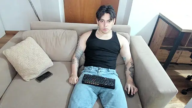 Snapshot of Markuss_b chatting on 01-31-25, 11:35 Markuss b online show from 01-31-25, 11:35