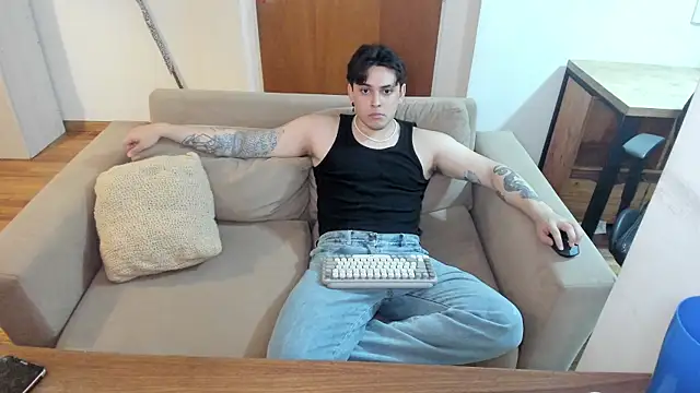 Snapshot of Markuss_b chatting on 02-04-25, 02:17 Markuss b online show from 02-04-25, 02:17