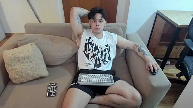 Snapshot of Markuss_b chatting on 02-05-25, 01:04 Markuss b online show from 02-05-25, 01:04