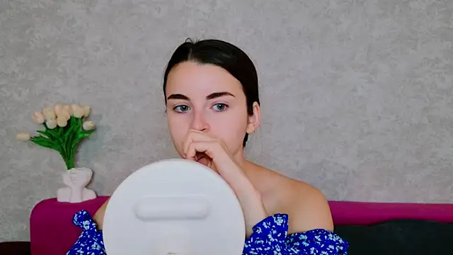 Snapshot of Miss_Arwen chatting on 09-23-25, 03:42 Miss Arwen online show from 09-23-25, 03:42