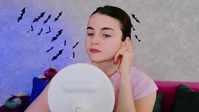 Snapshot of Miss_Arwen chatting on 10-14-25, 03:51 Miss Arwen online show from 10-14-25, 03:51