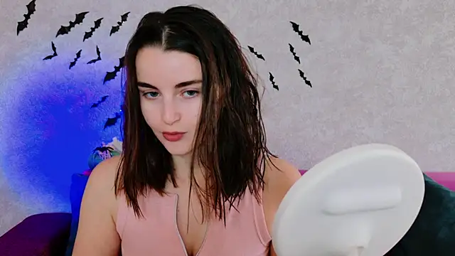 Snapshot of Miss_Arwen chatting on 10-27-25, 03:32 Miss Arwen online show from 10-27-25, 03:32