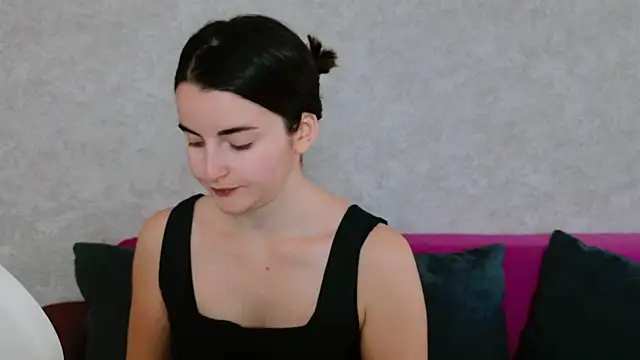 Snapshot of Miss_Arwen chatting on 11-06-25, 04:46 Miss Arwen online show from 11-06-25, 04:46