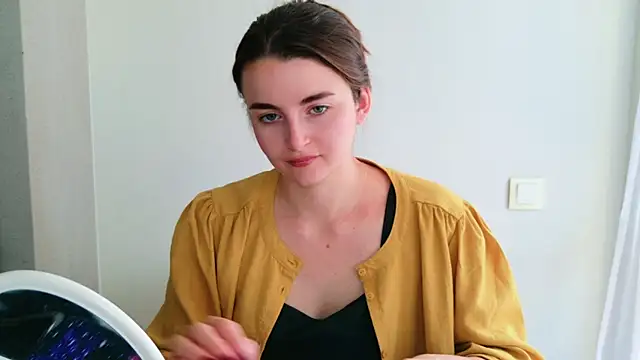 Snapshot of Miss_Arwen chatting on 06-18-26, 07:30 Miss Arwen online show from 06-18-26, 07:30