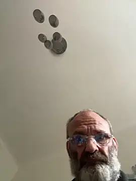 Snapshot of Shyboy817 chatting on 11-04-25, 02:16 Shyboy817 online show from 11-04-25, 02:16