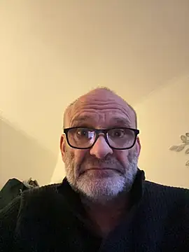 Snapshot of Shyboy817 chatting on 01-09-26, 04:32 Shyboy817 online show from 01-09-26, 04:32