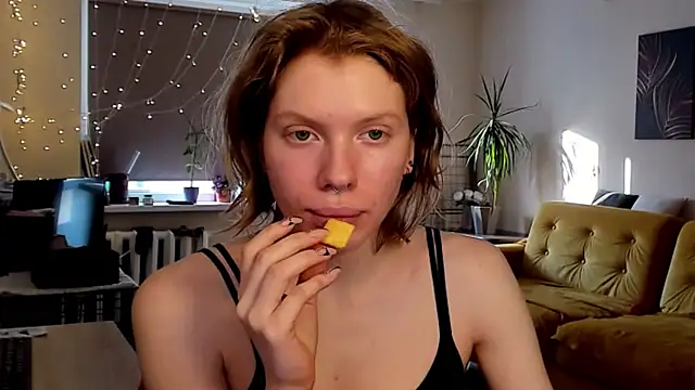 Snapshot of StellaDavis chatting on 02-25-25, 12:34 StellaDavis online show from 02-25-25, 12:34