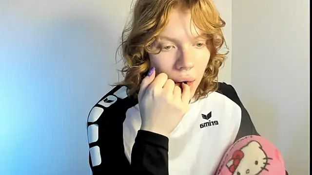 Snapshot of StellaDavis chatting on 10-14-25, 08:15 StellaDavis online show from 10-14-25, 08:15