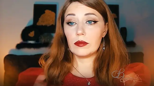 Snapshot of MissBeverlyMills chatting on 09-19-25, 07:25 MissBeverlyMills online show from 09-19-25, 07:25