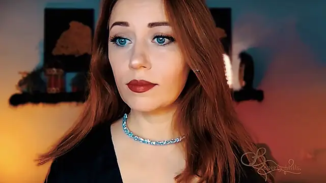 Snapshot of MissBeverlyMills chatting on 11-28-25, 04:15 MissBeverlyMills online show from 11-28-25, 04:15