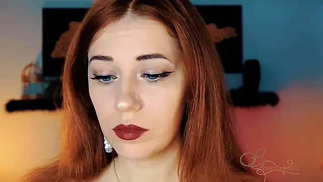 Snapshot of MissBeverlyMills chatting on 12-15-25, 05:12 MissBeverlyMills online show from 12-15-25, 05:12