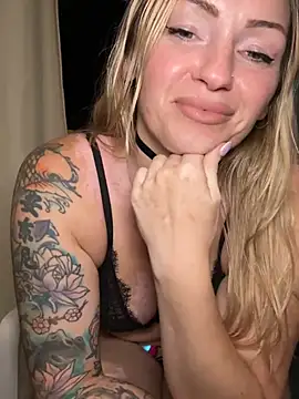 Snapshot of MaggieMayI89 chatting on 07-28-26, 01:45 MaggieMayI89 online show from 07-28-26, 01:45