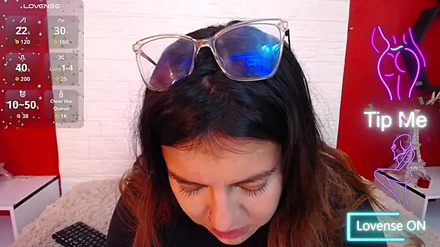 Snapshot of _poison_sweet chatting on 12-14-25, 05:51 poison sweet online show from 12-14-25, 05:51