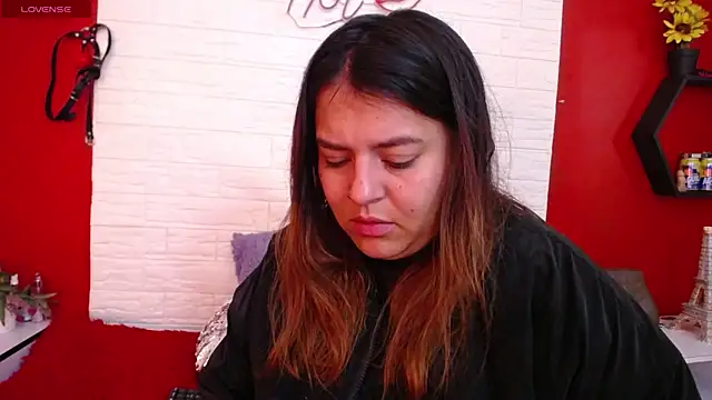 Snapshot of _poison_sweet chatting on 12-17-25, 05:19 poison sweet online show from 12-17-25, 05:19