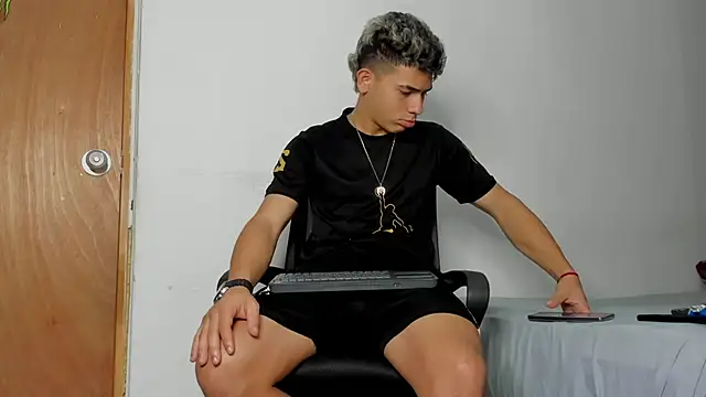 andrew rose  online show from 01-10-26, 06:42