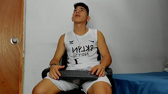 andrew rose  online show from 04-22-26, 08:21