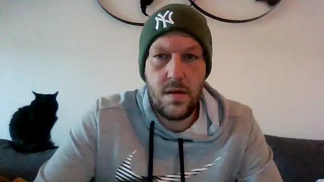 Snapshot of BennyLommy chatting on 11-28-25, 09:23 BennyLommy online show from 11-28-25, 09:23