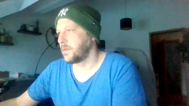 Snapshot of BennyLommy chatting on 02-09-26, 03:38 BennyLommy online show from 02-09-26, 03:38